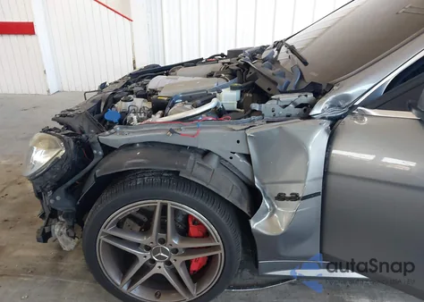 2013 Mercedes-Benz C 63 Amg z USA, uszkodzony, nr VIN WDDGF7HB7DA753736